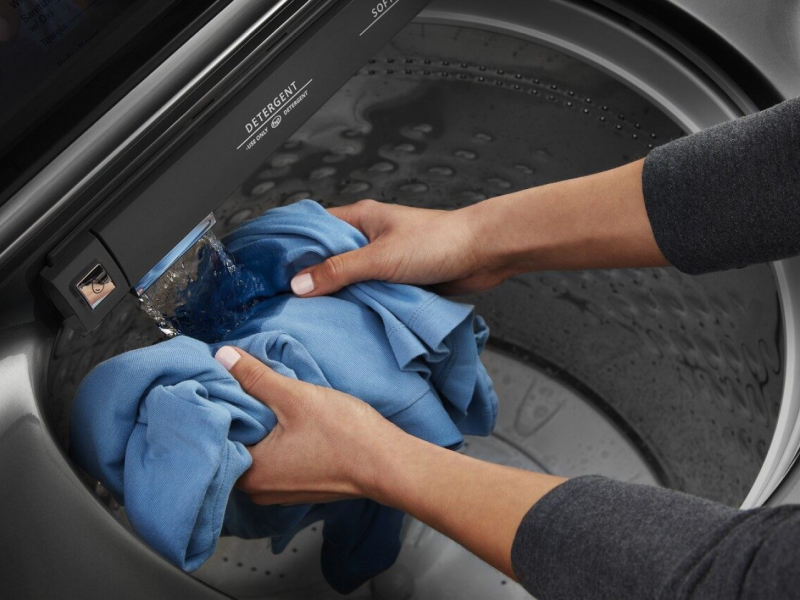 Rinsing clothes in the built-in water faucet