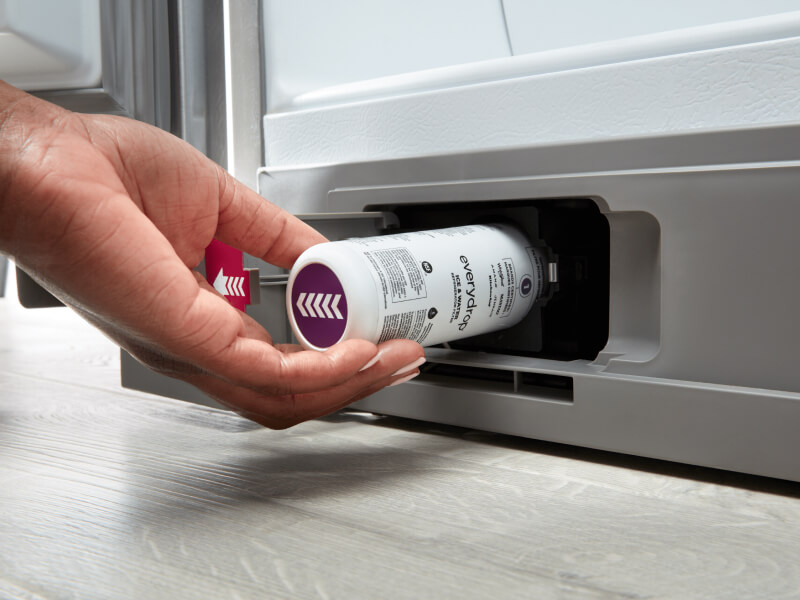 Person inserting an everydrop® water filter into their refrigerator