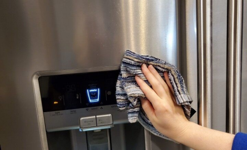 How to Clean a Refrigerator